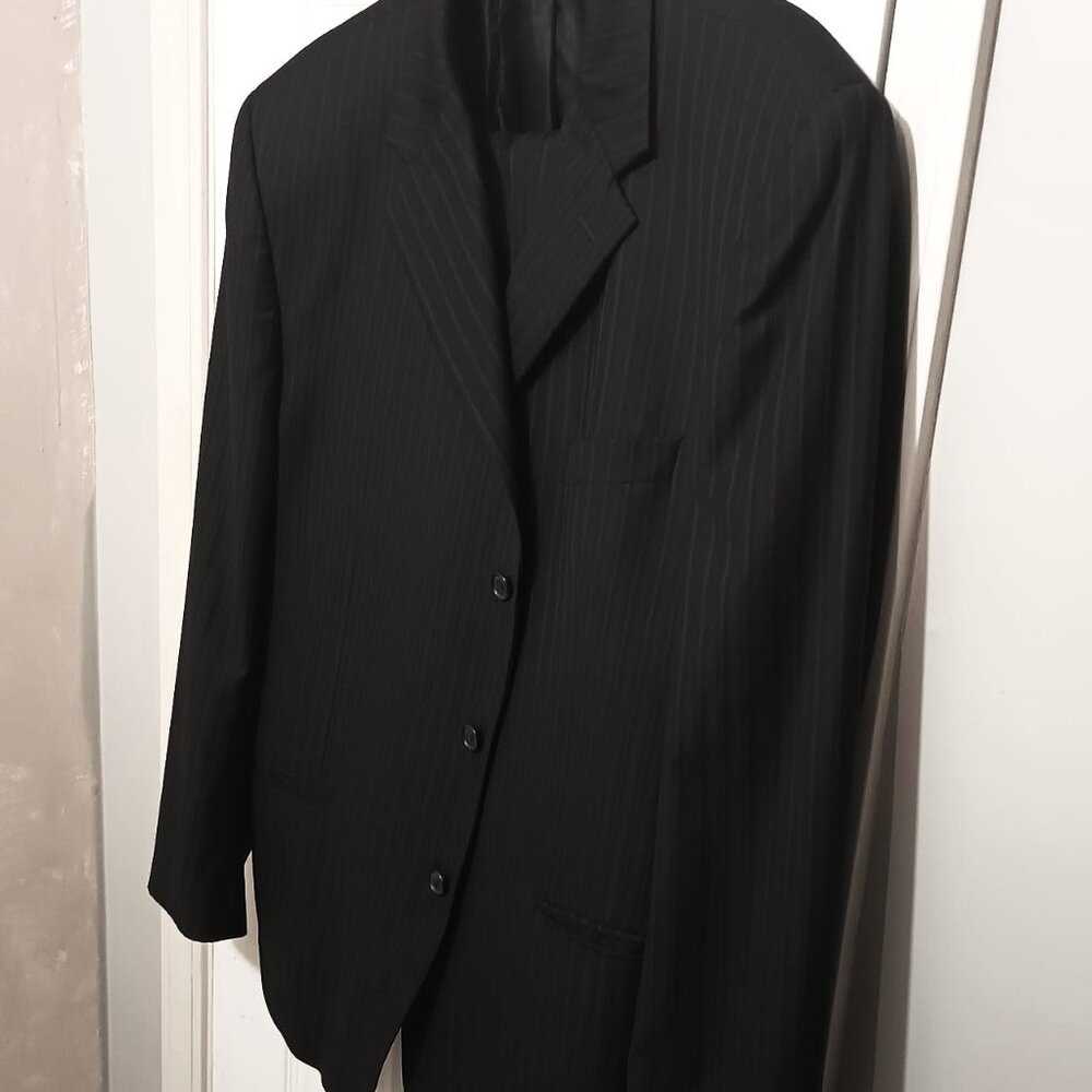 Robert Villini Men 2 Piece Black Suit       46R